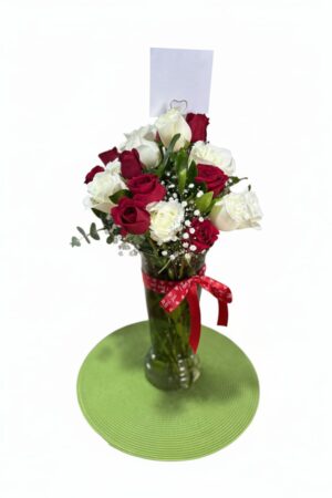 Rosas rojas con blanco